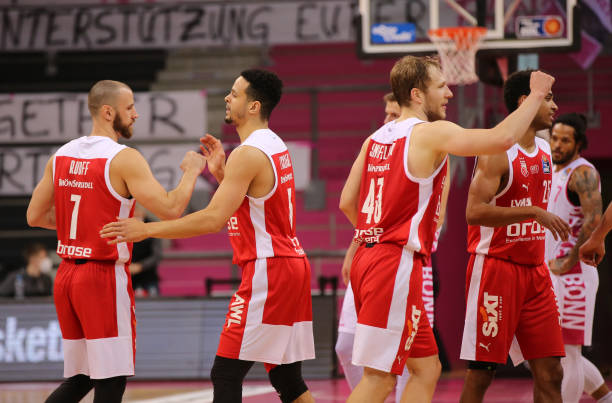 一场比赛牵 一场比赛牵