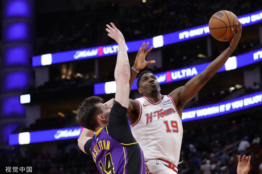 场激烈的英 场激烈的英