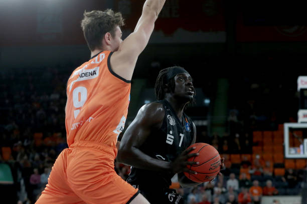 中汲取力量 中汲取力量