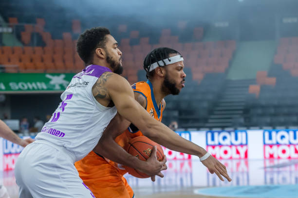 窗的举动更 窗的举动更