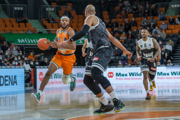 参赛选手需 参赛选手需